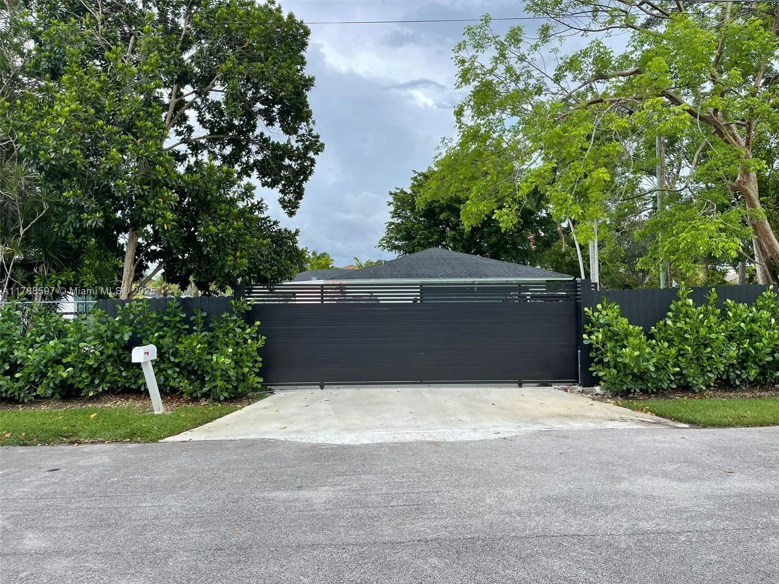 Miami, Florida 33187, 6 Bedrooms Bedrooms, ,4 BathroomsBathrooms,Residential,For Sale,A11788597