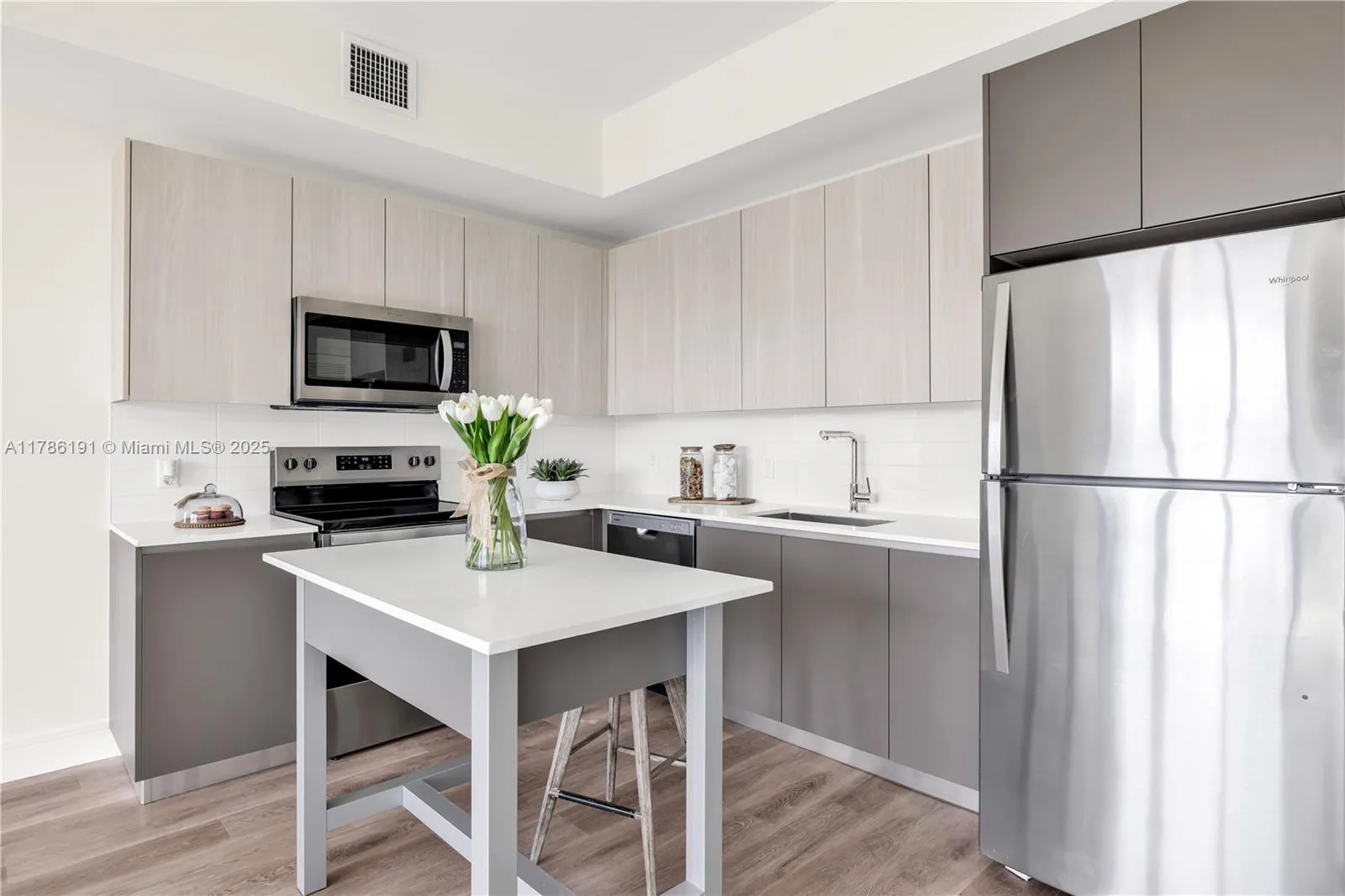 3701 N Dixie Hwy 204, Oakland Park, Florida 33334, Oakland Park, Florida 33334, 2 Bedrooms Bedrooms, ,2 BathroomsBathrooms,Residential Lease,For Rent,3701 N Dixie Hwy 204, Oakland Park, Florida 33334,A11786191