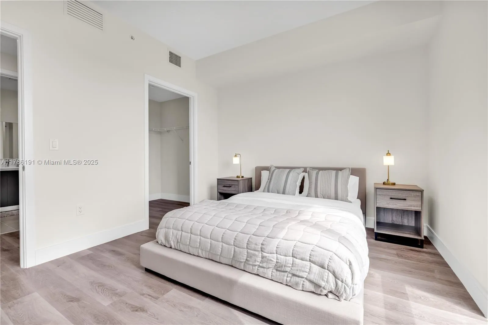 3701 N Dixie Hwy 204, Oakland Park, Florida 33334, Oakland Park, Florida 33334, 2 Bedrooms Bedrooms, ,2 BathroomsBathrooms,Residential Lease,For Rent,3701 N Dixie Hwy 204, Oakland Park, Florida 33334,A11786191