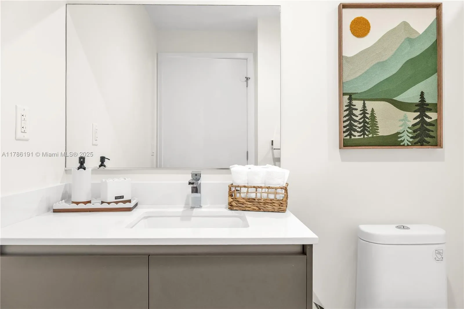 3701 N Dixie Hwy 204, Oakland Park, Florida 33334, Oakland Park, Florida 33334, 2 Bedrooms Bedrooms, ,2 BathroomsBathrooms,Residential Lease,For Rent,3701 N Dixie Hwy 204, Oakland Park, Florida 33334,A11786191