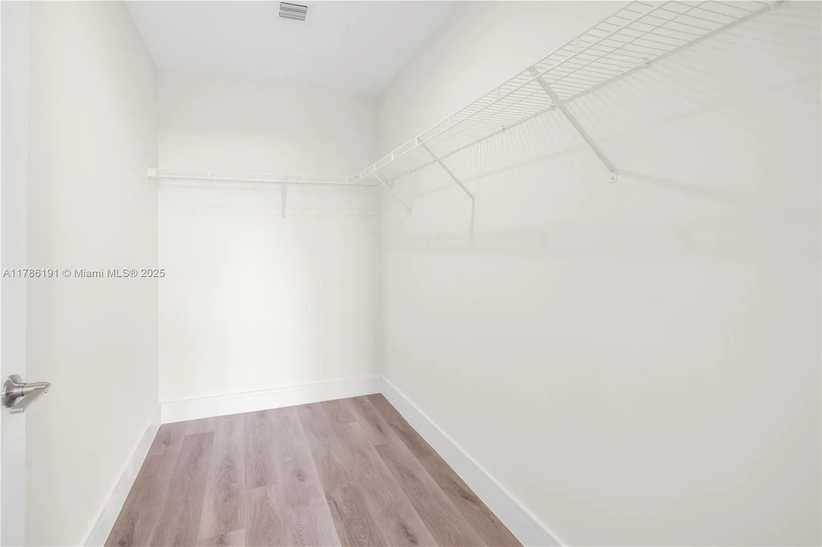 3701 N Dixie Hwy 204, Oakland Park, Florida 33334, Oakland Park, Florida 33334, 2 Bedrooms Bedrooms, ,2 BathroomsBathrooms,Residential Lease,For Rent,3701 N Dixie Hwy 204, Oakland Park, Florida 33334,A11786191