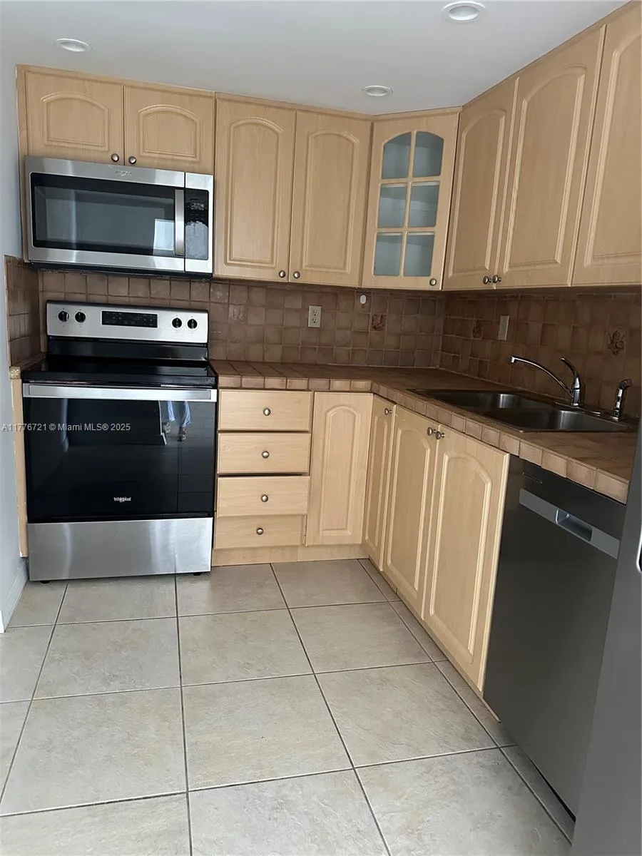 2333 Brickell Ave 1607, Miami, Florida 33129, Miami, Florida 33129, 2 Bedrooms Bedrooms, ,2 BathroomsBathrooms,Residential,For Sale,2333 Brickell Ave 1607, Miami, Florida 33129,A11776721