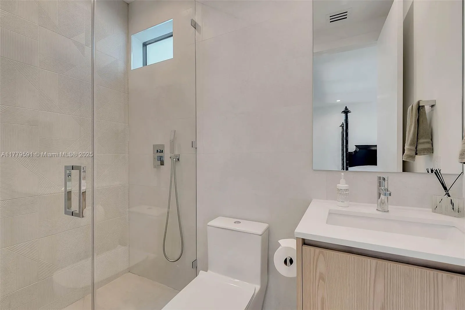 at 3045 Elizabeth St, Miami, FL 33133 Unit For Sale 4 Bedrooms 5 Bathrooms MLS# A11779591 Price $2,300,000