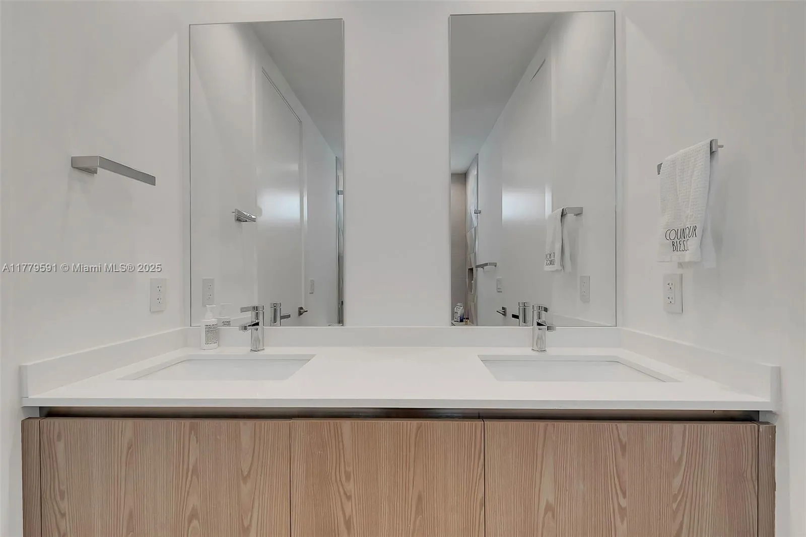 at 3045 Elizabeth St, Miami, FL 33133 Unit For Sale 4 Bedrooms 5 Bathrooms MLS# A11779591 Price $2,300,000