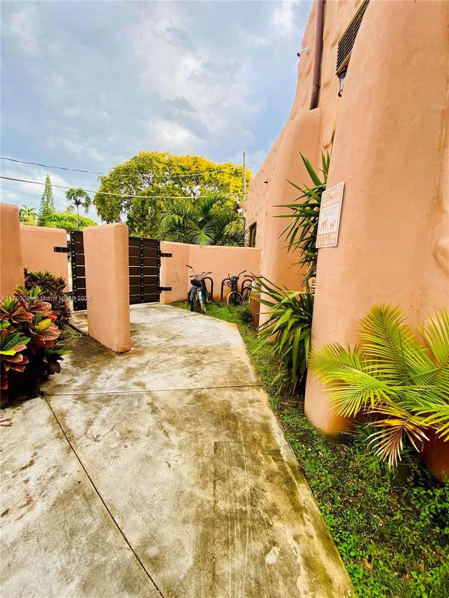 200 Azure Way, Miami Springs, Florida 33166, Miami Springs, Florida 33166, ,Commercial Sale,For Sale,200 Azure Way, Miami Springs, Florida 33166,A11790088