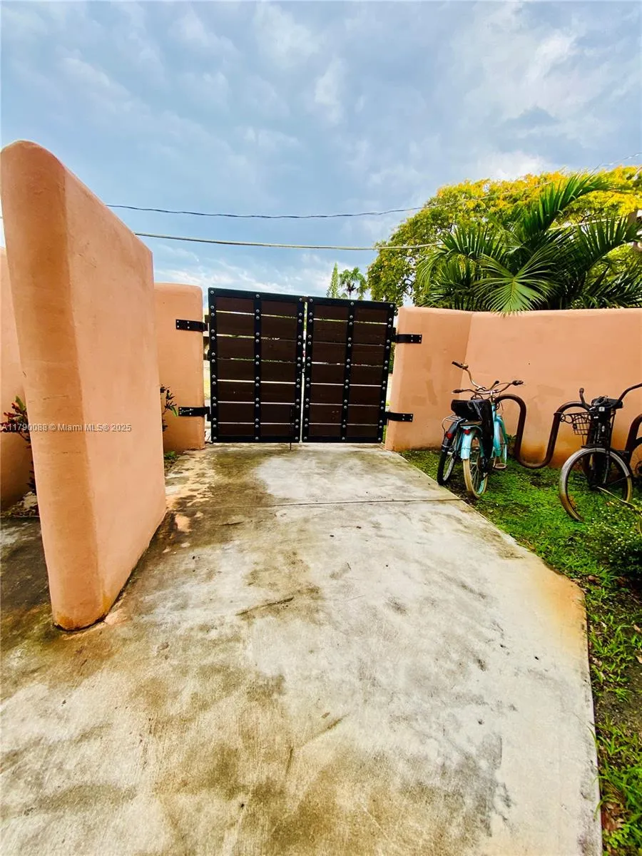 200 Azure Way, Miami Springs, Florida 33166, Miami Springs, Florida 33166, ,Commercial Sale,For Sale,200 Azure Way, Miami Springs, Florida 33166,A11790088