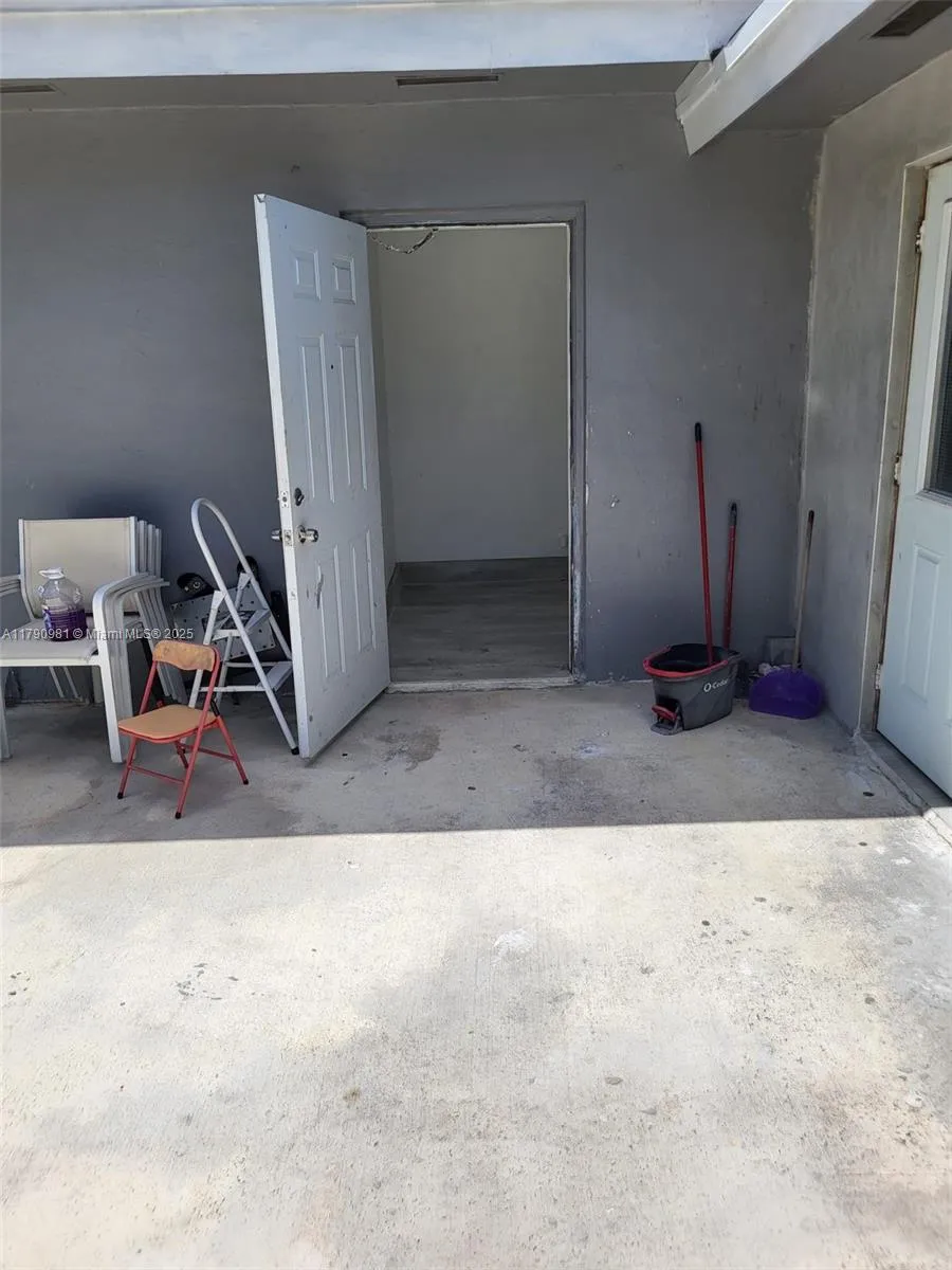 LAUNDRY ROOM FOR THE 2ND UNIT.