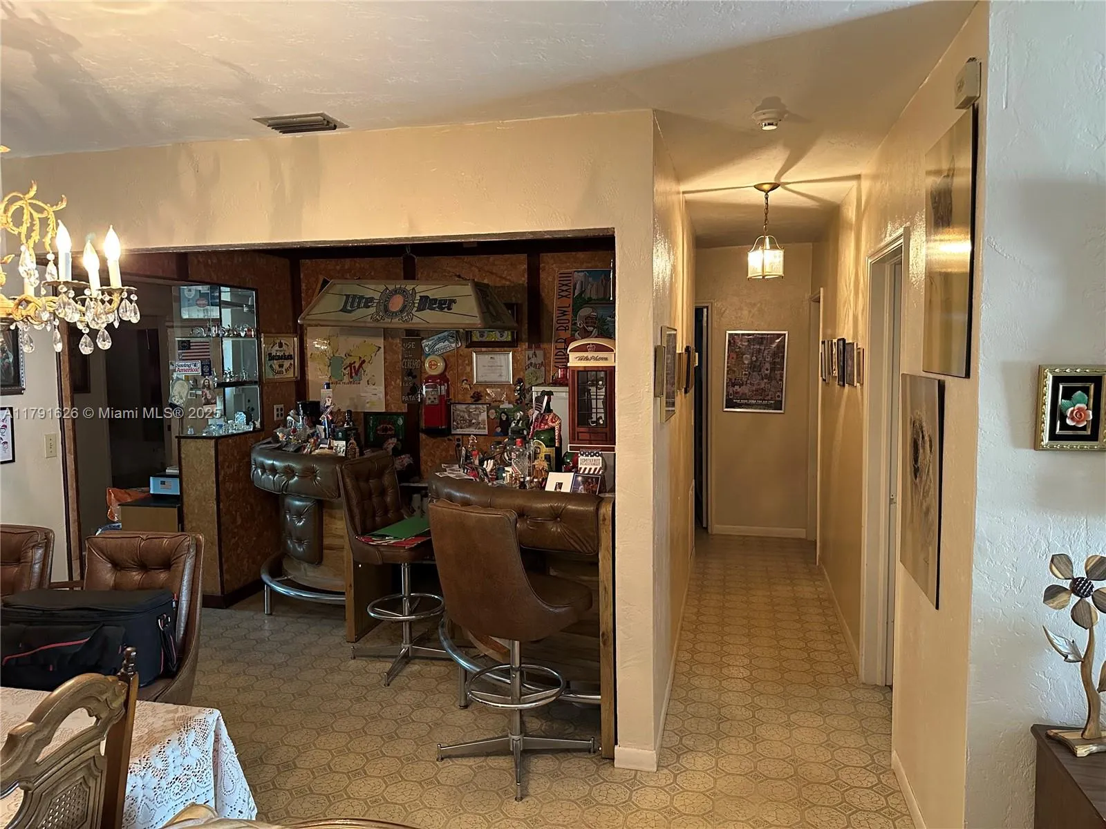 911 E 39th Pl, Hialeah, Florida 33013, Hialeah, Florida 33013, 4 Bedrooms Bedrooms, ,2 BathroomsBathrooms,Residential,For Sale,911 E 39th Pl, Hialeah, Florida 33013,A11791626