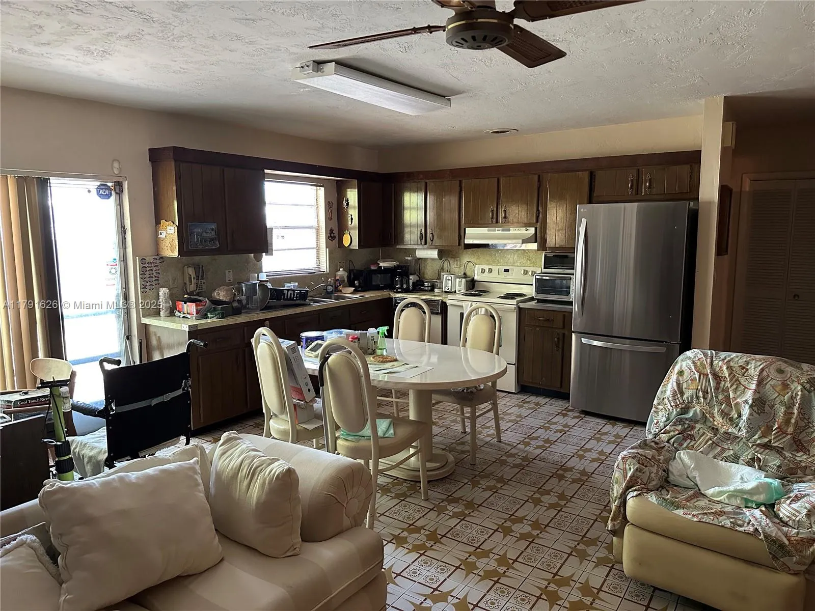 911 E 39th Pl, Hialeah, Florida 33013, Hialeah, Florida 33013, 4 Bedrooms Bedrooms, ,2 BathroomsBathrooms,Residential,For Sale,911 E 39th Pl, Hialeah, Florida 33013,A11791626