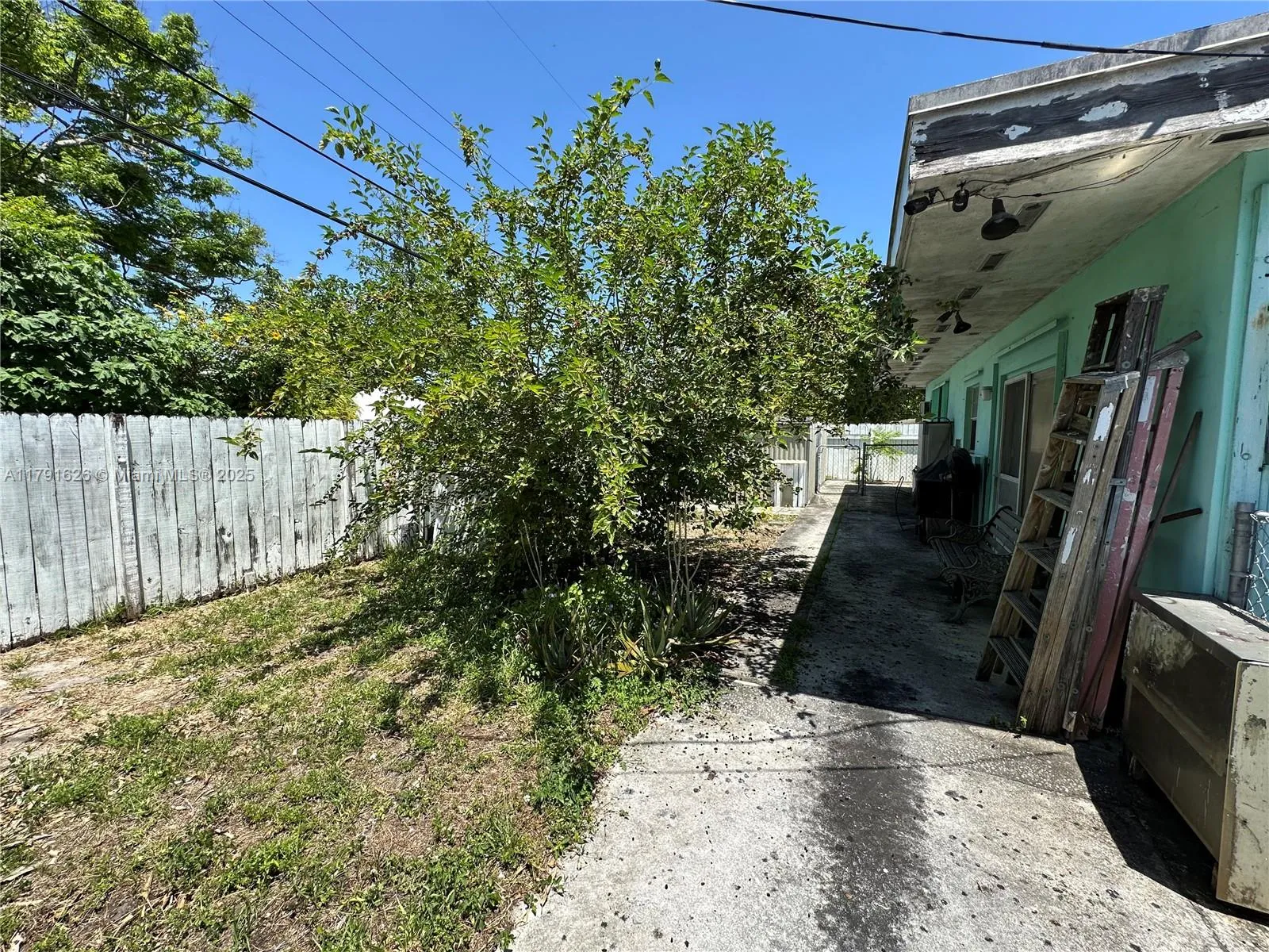 911 E 39th Pl, Hialeah, Florida 33013, Hialeah, Florida 33013, 4 Bedrooms Bedrooms, ,2 BathroomsBathrooms,Residential,For Sale,911 E 39th Pl, Hialeah, Florida 33013,A11791626