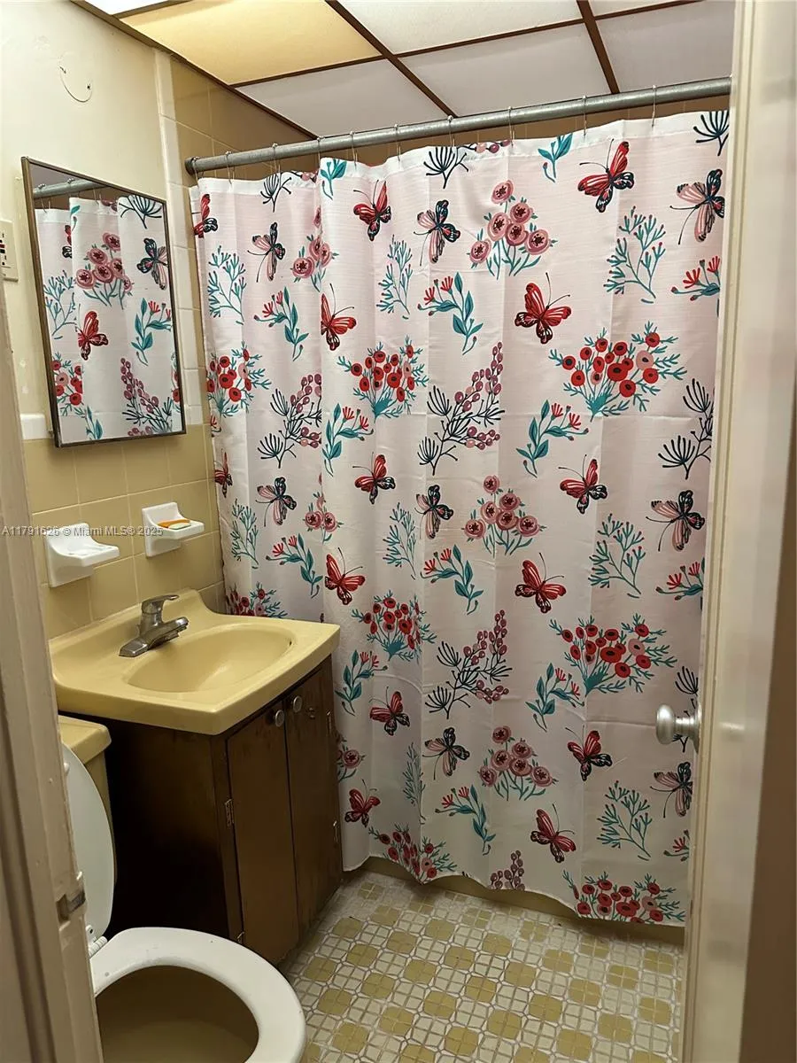 911 E 39th Pl, Hialeah, Florida 33013, Hialeah, Florida 33013, 4 Bedrooms Bedrooms, ,2 BathroomsBathrooms,Residential,For Sale,911 E 39th Pl, Hialeah, Florida 33013,A11791626