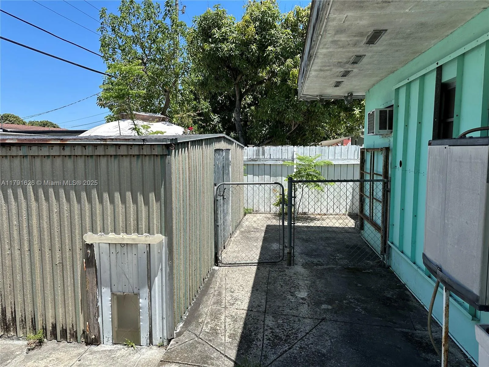 911 E 39th Pl, Hialeah, Florida 33013, Hialeah, Florida 33013, 4 Bedrooms Bedrooms, ,2 BathroomsBathrooms,Residential,For Sale,911 E 39th Pl, Hialeah, Florida 33013,A11791626