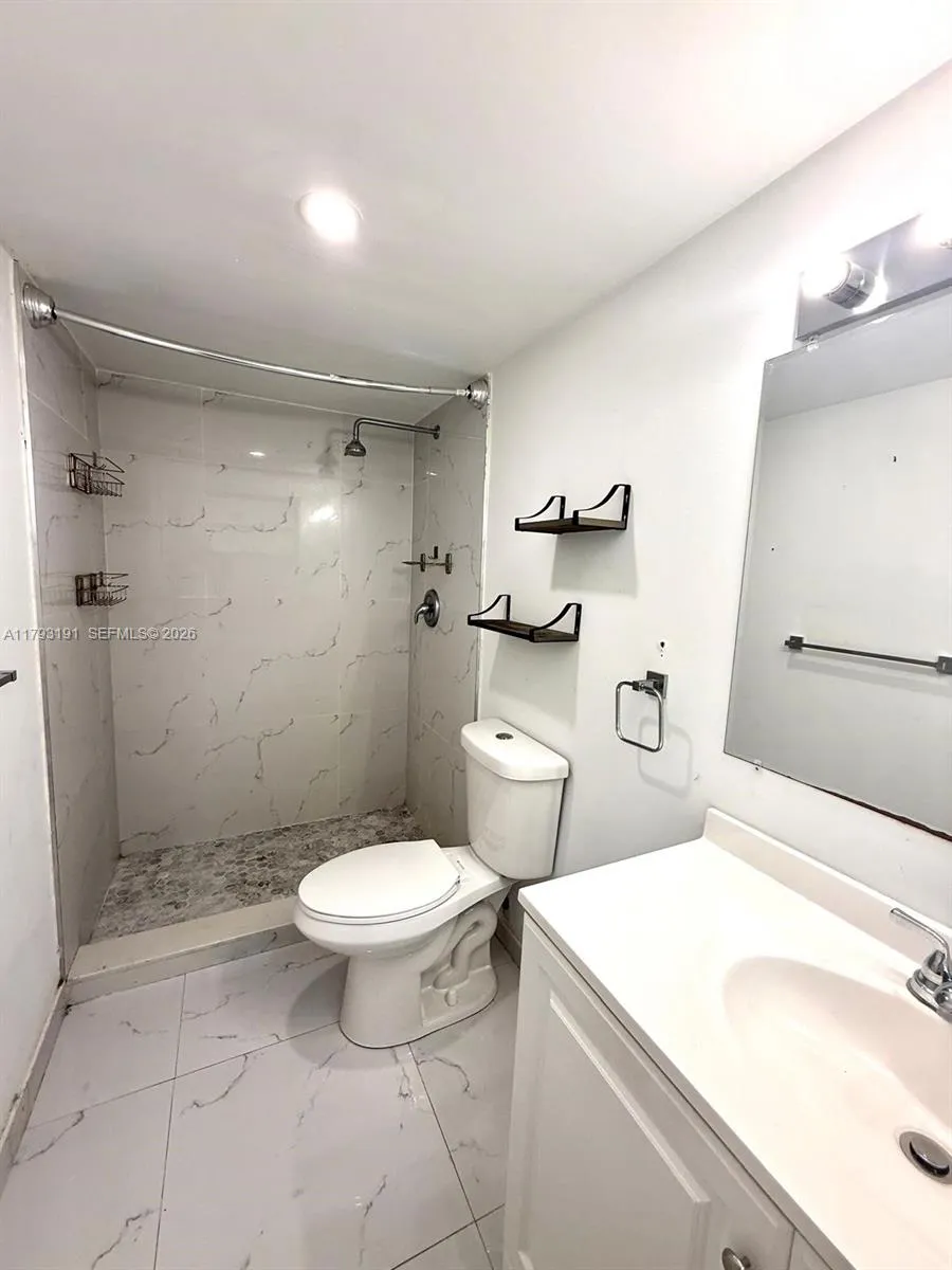 1401 Ne 191st St D201, Miami, Florida 33179, Miami, Florida 33179, 2 Bedrooms Bedrooms, ,2 BathroomsBathrooms,Residential,For Sale,1401 Ne 191st St D201, Miami, Florida 33179,A11793191