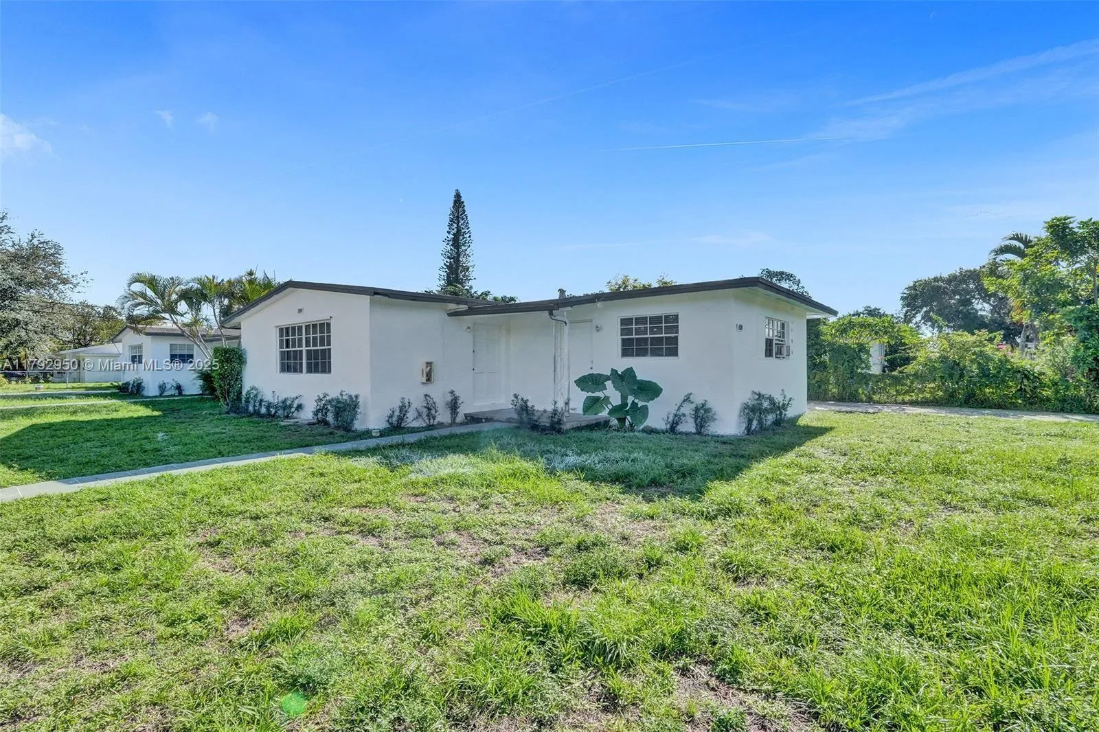 5657 Grant St, Hollywood, Florida 33021, Hollywood, Florida 33021, ,Residential Income,For Sale,5657 Grant St, Hollywood, Florida 33021,A11792950