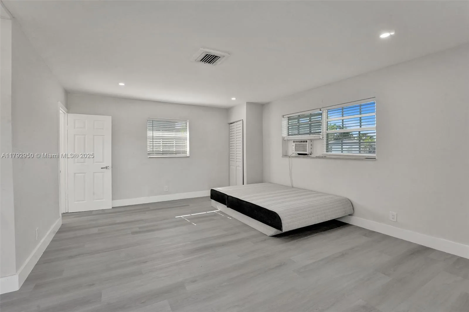 5657 Grant St, Hollywood, Florida 33021, Hollywood, Florida 33021, ,Residential Income,For Sale,5657 Grant St, Hollywood, Florida 33021,A11792950