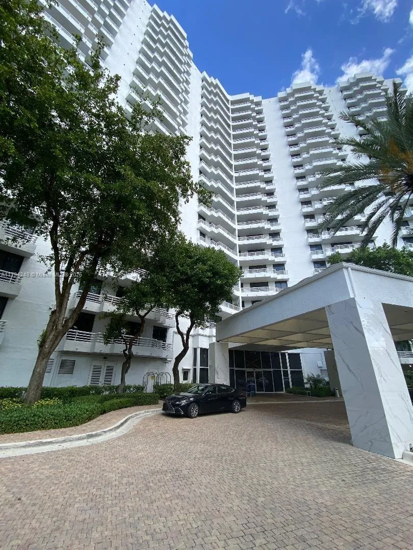 3300 Ne 192nd St 612, Aventura, Florida 33180, Aventura, Florida 33180, 2 Bedrooms Bedrooms, ,2 BathroomsBathrooms,Residential,For Sale,3300 Ne 192nd St 612, Aventura, Florida 33180,A11794248