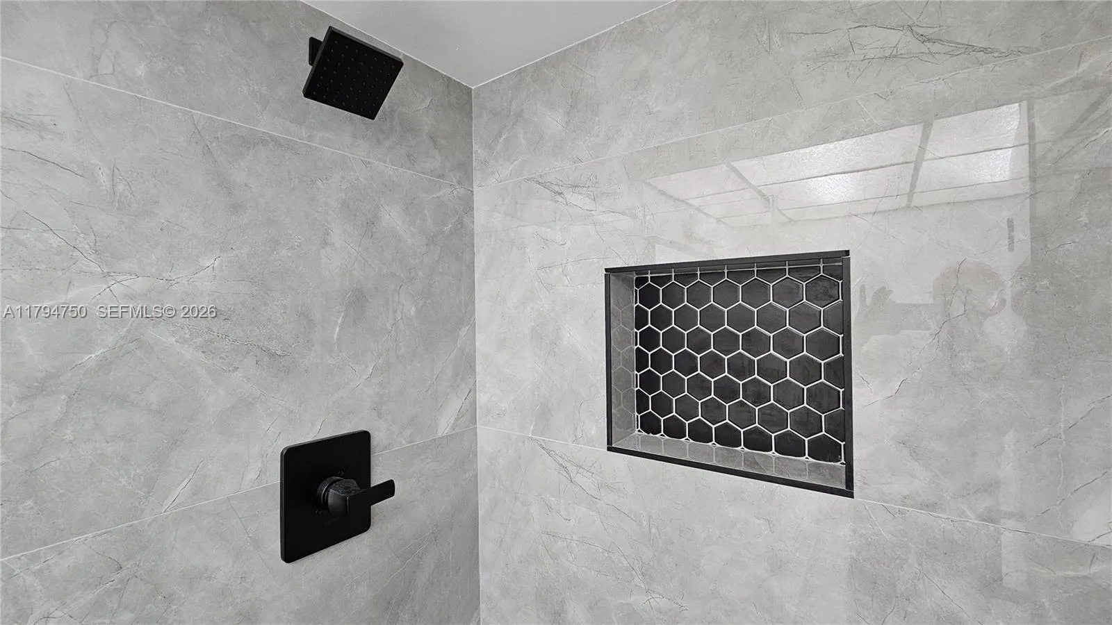2nd bathroom Shower