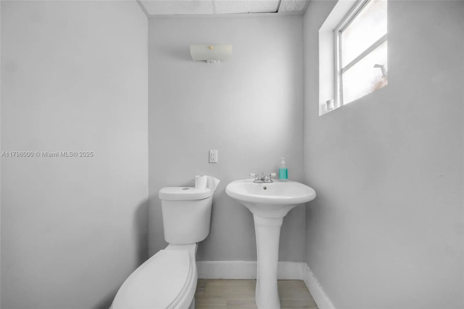 752 W Flagler St, Miami, Florida 33130, Miami, Florida 33130, ,Commercial Lease,For Rent,752 W Flagler St, Miami, Florida 33130,A11796000