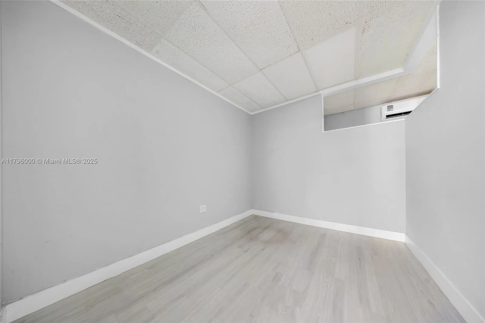 752 W Flagler St, Miami, Florida 33130, Miami, Florida 33130, ,Commercial Lease,For Rent,752 W Flagler St, Miami, Florida 33130,A11796000