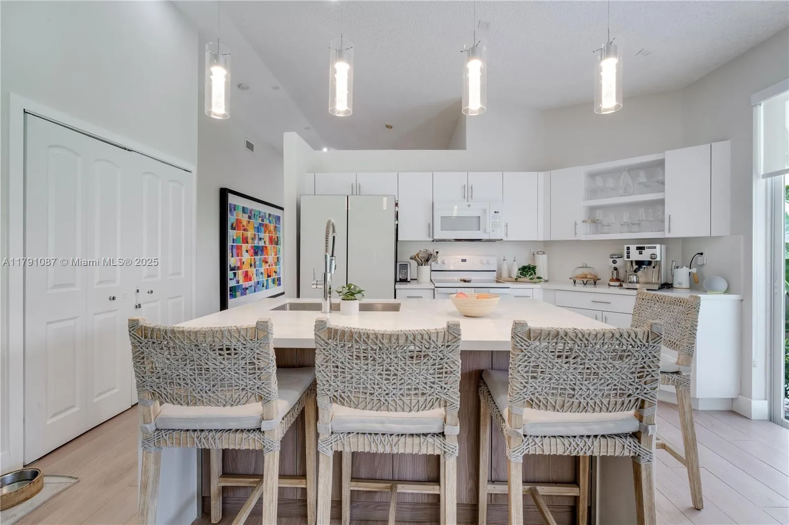 Another view of the kitchen *