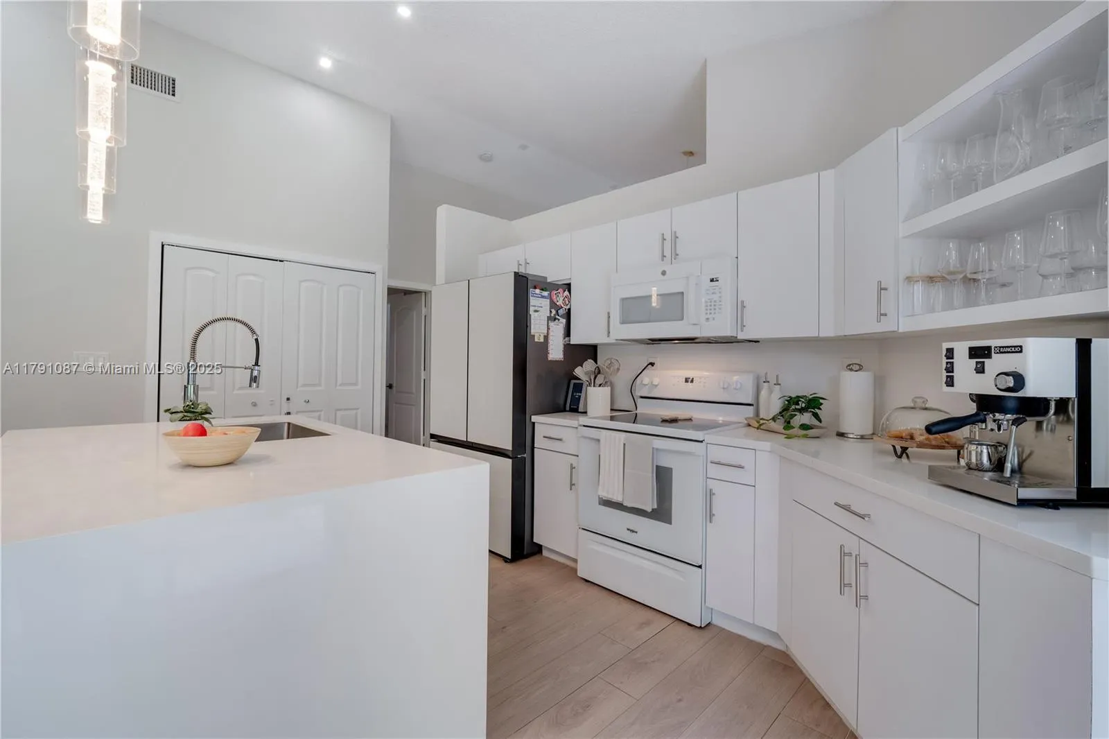 Large pantry closet by the kitchen * Plenty of storage space *