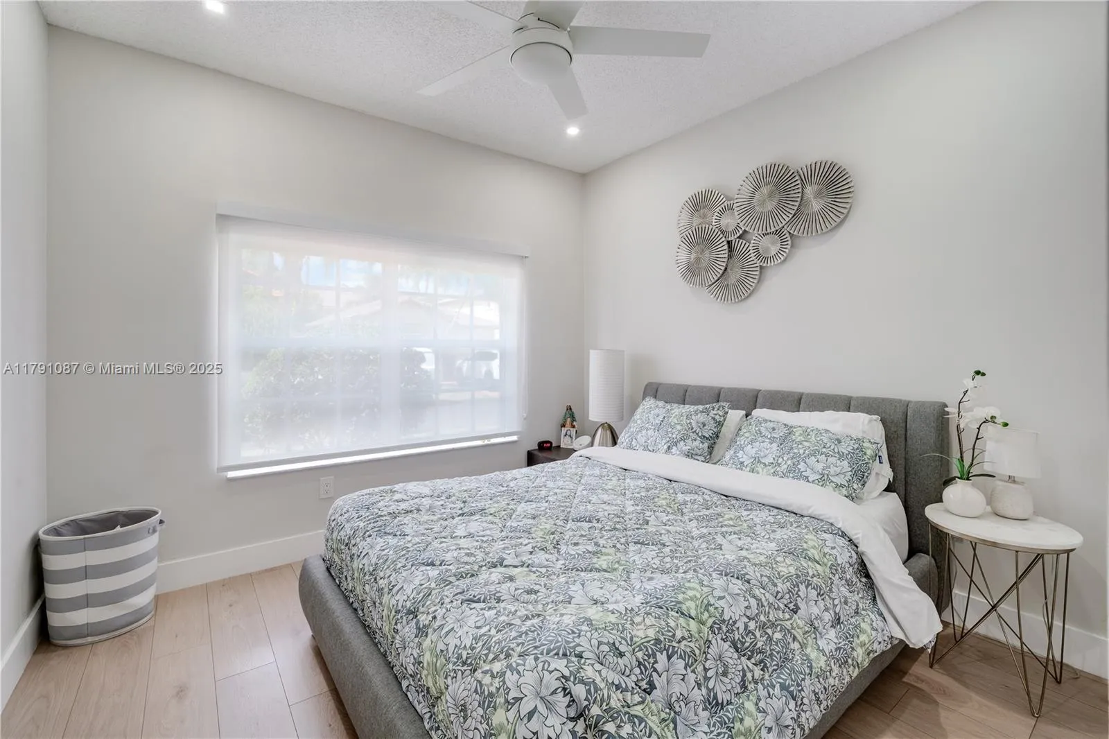 Front spacious bedroom *