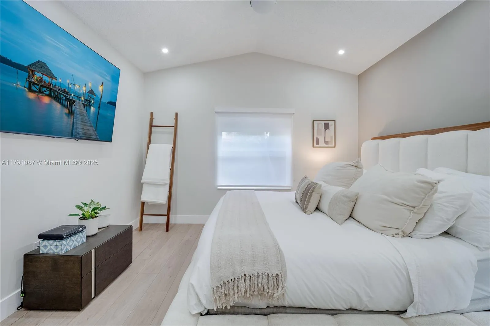 Main bedroom with high ceilings *
