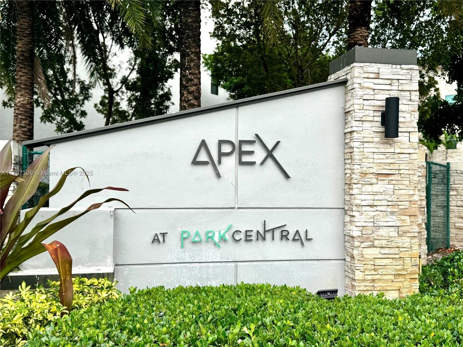 8175 Nw 104th Ave 21, Doral, Florida 33178, Doral, Florida 33178, 3 Bedrooms Bedrooms, ,2 BathroomsBathrooms,Residential,For Sale,8175 Nw 104th Ave 21, Doral, Florida 33178,A11797309