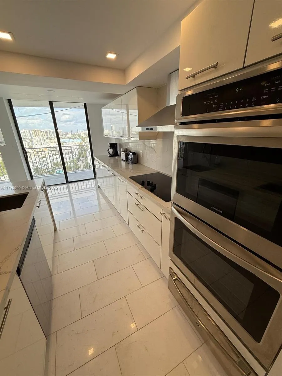 Sunny Isles Beach, Florida 33160, 2 Bedrooms Bedrooms, ,2 BathroomsBathrooms,Residential Lease,For Rent,A11798069
