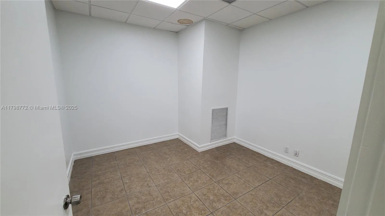 7570 Nw 14th St, Miami, Florida 33126, Miami, Florida 33126, ,Commercial Lease,For Rent,7570 Nw 14th St, Miami, Florida 33126,A11798772