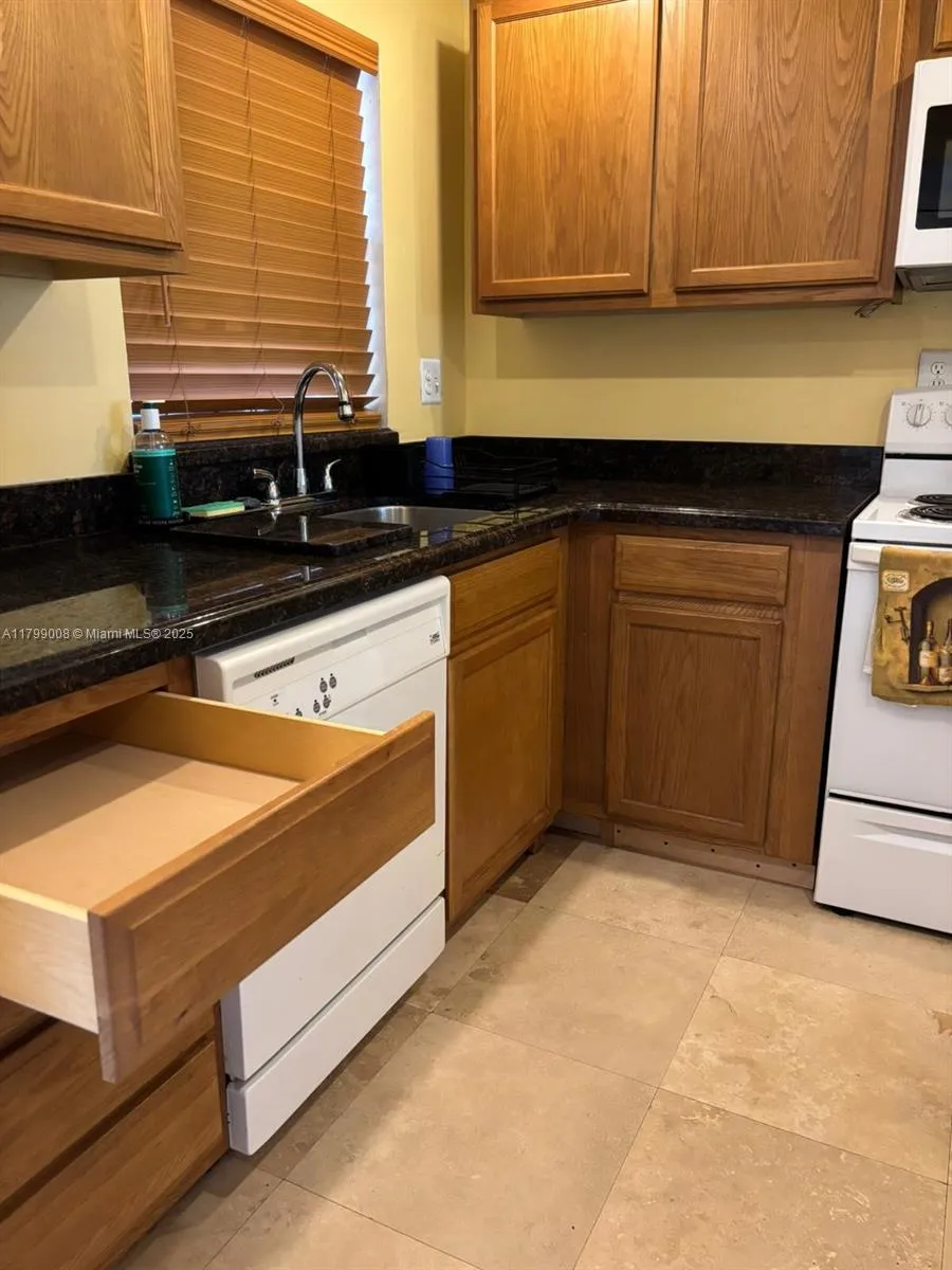 9420 Sunrise Lakes Blvd 106, Sunrise, Florida 3332, Sunrise, Florida 33322, 1 Bedroom Bedrooms, ,1 BathroomBathrooms,Residential,For Sale,9420 Sunrise Lakes Blvd 106, Sunrise, Florida 3332,A11799008