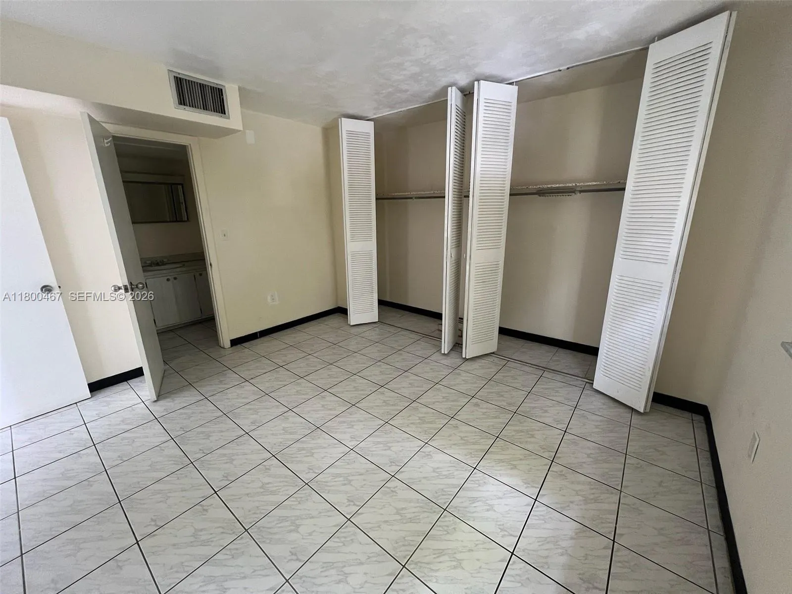 7125 Dickens Ave 4, Miami Beach, Florida 33141, Miami Beach, Florida 33141, 1 Bedroom Bedrooms, ,1 BathroomBathrooms,Residential Lease,For Rent,7125 Dickens Ave 4, Miami Beach, Florida 33141,A11800467