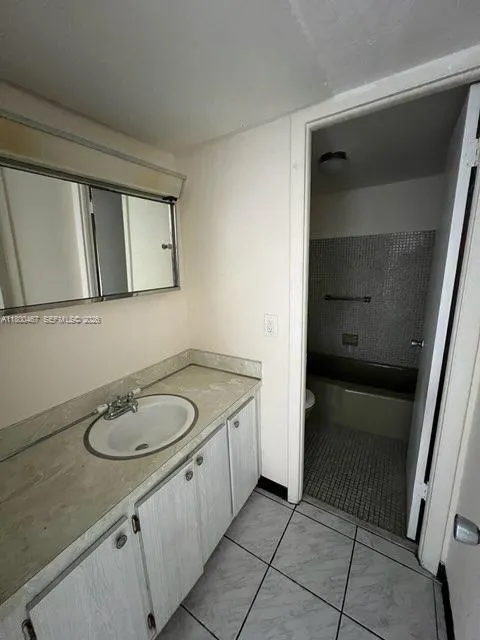 7125 Dickens Ave 4, Miami Beach, Florida 33141, Miami Beach, Florida 33141, 1 Bedroom Bedrooms, ,1 BathroomBathrooms,Residential Lease,For Rent,7125 Dickens Ave 4, Miami Beach, Florida 33141,A11800467