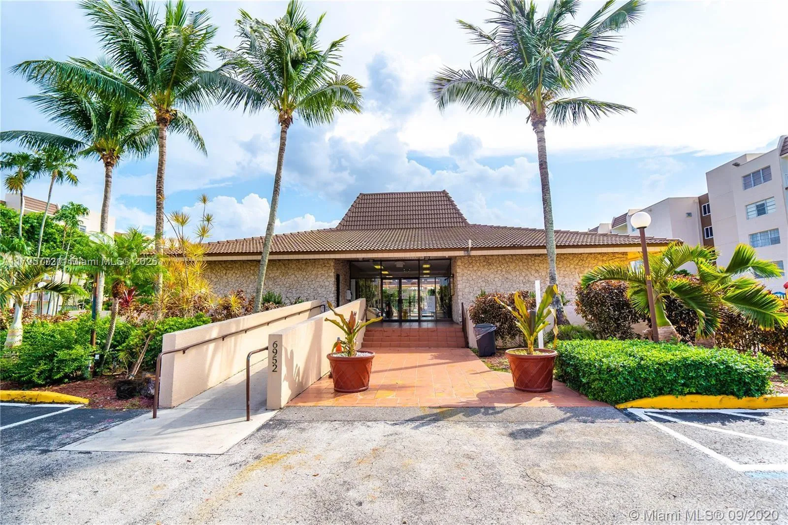 6950 Miami Gardens Dr 2-411, Hialeah, Florida 3301, Hialeah, Florida 33015, 1 Bedroom Bedrooms, ,1 BathroomBathrooms,Residential,For Sale,6950 Miami Gardens Dr 2-411, Hialeah, Florida 3301,A11795772