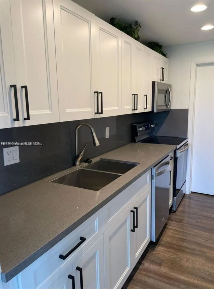 4164 Inverrary Dr 301, Lauderhill, Florida 33319, Lauderhill, Florida 33319, 2 Bedrooms Bedrooms, ,2 BathroomsBathrooms,Residential,For Sale,4164 Inverrary Dr 301, Lauderhill, Florida 33319,A11801633