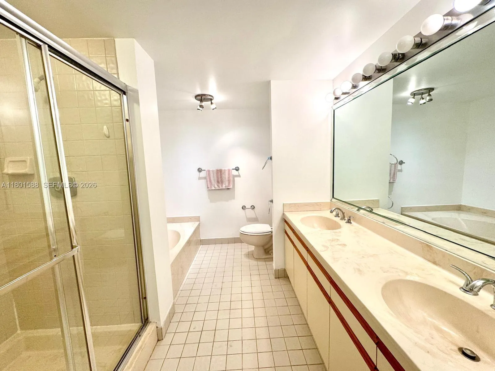 3610 Yacht Club Dr 810, Aventura, Florida 33180, Aventura, Florida 33180, 2 Bedrooms Bedrooms, ,2 BathroomsBathrooms,Residential,For Sale,3610 Yacht Club Dr 810, Aventura, Florida 33180,A11801588