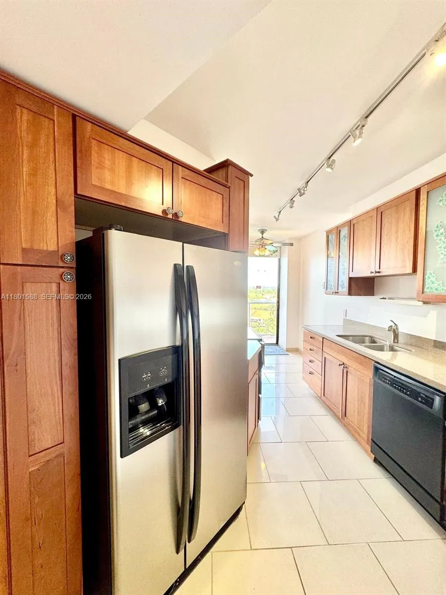 3610 Yacht Club Dr 810, Aventura, Florida 33180, Aventura, Florida 33180, 2 Bedrooms Bedrooms, ,2 BathroomsBathrooms,Residential,For Sale,3610 Yacht Club Dr 810, Aventura, Florida 33180,A11801588