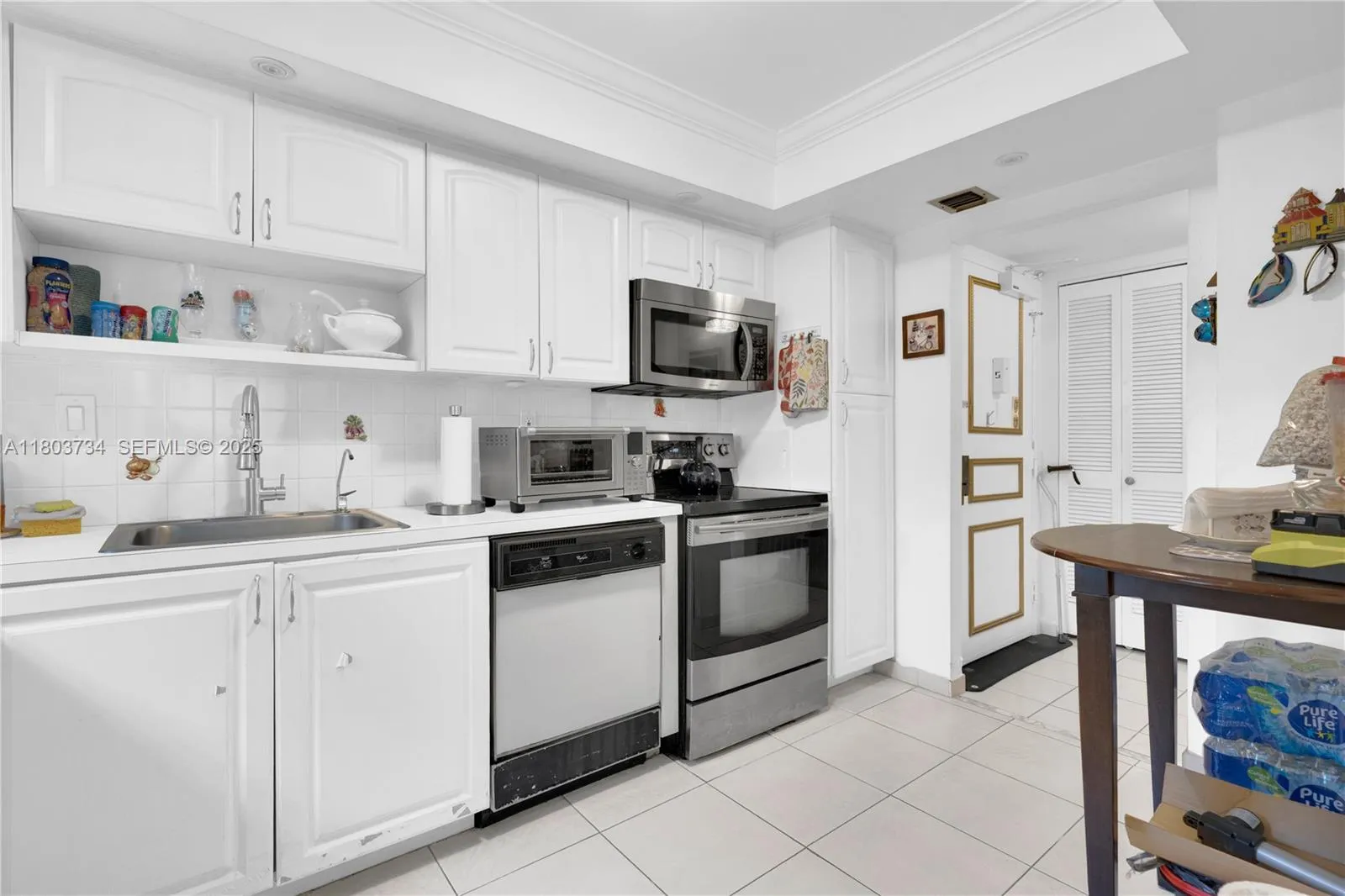 1400 Saint Charles Pl L4, Pembroke Pines, Florida, Pembroke Pines, Florida 33026, 2 Bedrooms Bedrooms, ,2 BathroomsBathrooms,Residential,For Sale,1400 Saint Charles Pl L4, Pembroke Pines, Florida ,A11803734