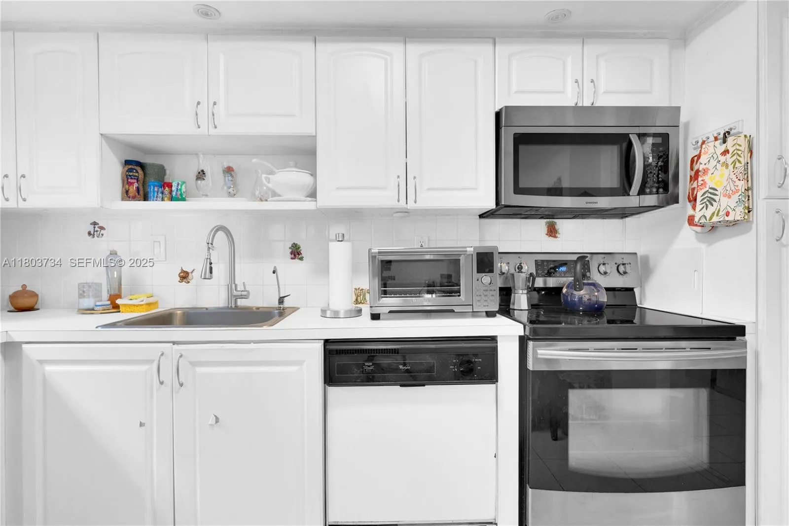 1400 Saint Charles Pl L4, Pembroke Pines, Florida, Pembroke Pines, Florida 33026, 2 Bedrooms Bedrooms, ,2 BathroomsBathrooms,Residential,For Sale,1400 Saint Charles Pl L4, Pembroke Pines, Florida ,A11803734