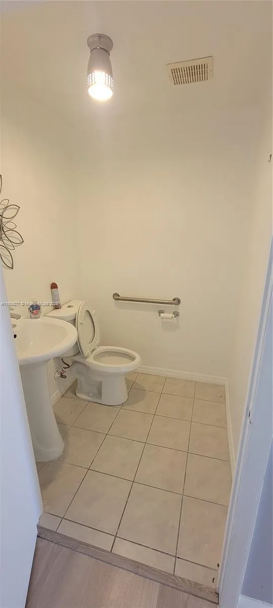 Bathroom 1st Floor