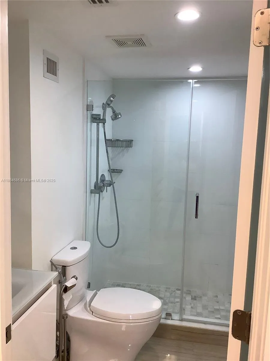 150 Se 25 Rd 14h, Miami, Florida 33129, Miami, Florida 33129, 1 Bedroom Bedrooms, ,1 BathroomBathrooms,Residential,For Sale,150 Se 25 Rd 14h, Miami, Florida 33129,A11804686