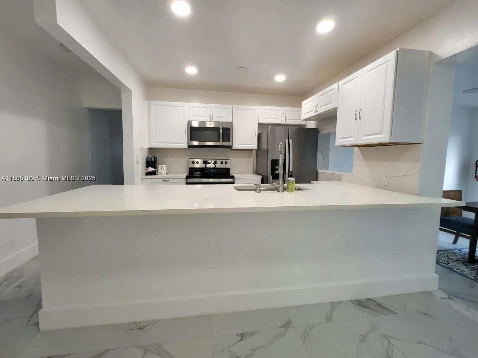 900 Sw 31st St, Fort Lauderdale, Florida 33315, Fort Lauderdale, Florida 33315, 6 Bedrooms Bedrooms, ,3 BathroomsBathrooms,Residential Lease,For Rent,900 Sw 31st St, Fort Lauderdale, Florida 33315,A11805100