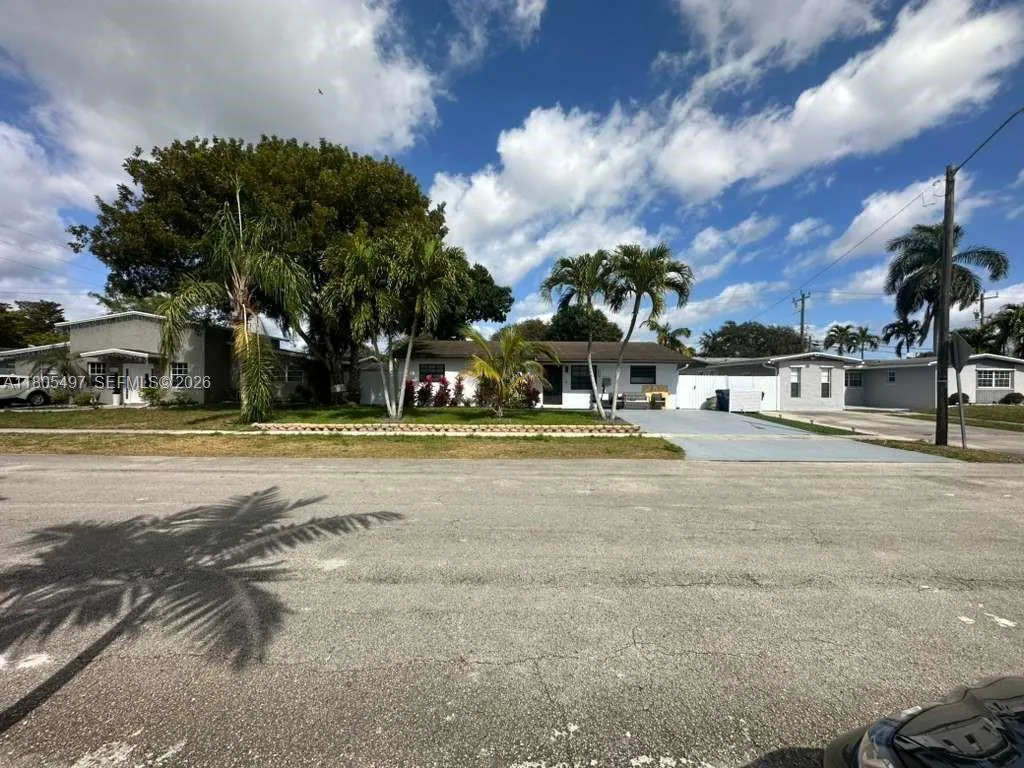 6761 Allen St, Hollywood, Florida 33024, Hollywood, Florida 33024, 4 Bedrooms Bedrooms, ,3 BathroomsBathrooms,Residential,For Sale,6761 Allen St, Hollywood, Florida 33024,A11805497