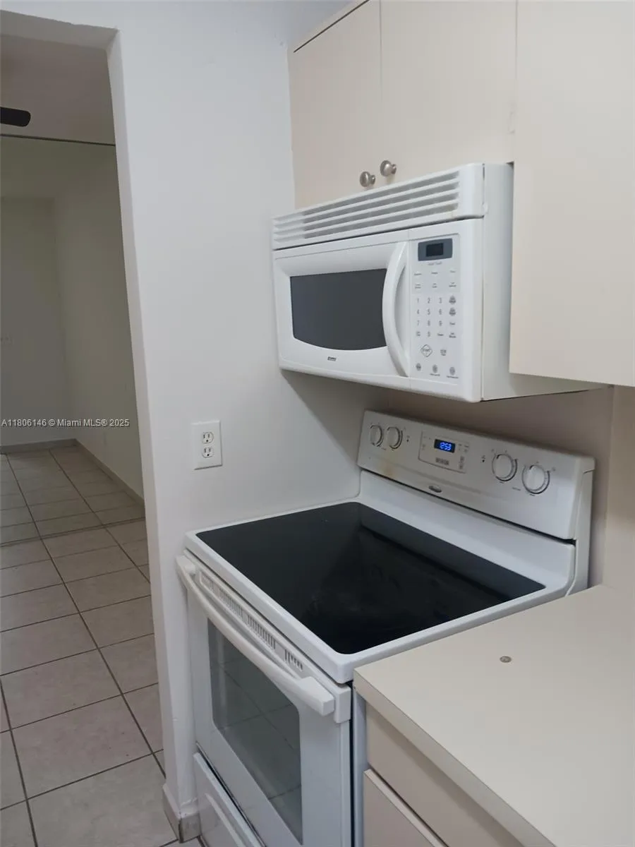 2700 Ne 135th St 30, North Miami, Florida 33181, North Miami, Florida 33181, 1 Bedroom Bedrooms, ,1 BathroomBathrooms,Residential,For Sale,2700 Ne 135th St 30, North Miami, Florida 33181,A11806146