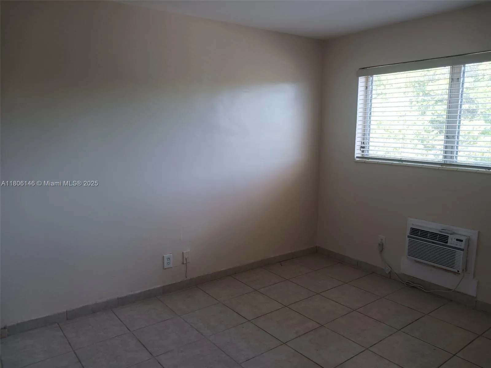 2700 Ne 135th St 30, North Miami, Florida 33181, North Miami, Florida 33181, 1 Bedroom Bedrooms, ,1 BathroomBathrooms,Residential,For Sale,2700 Ne 135th St 30, North Miami, Florida 33181,A11806146