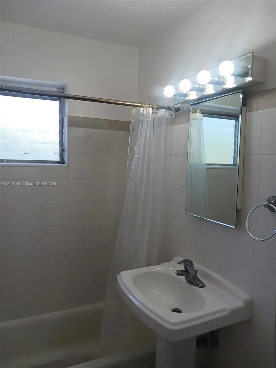 2700 Ne 135th St 30, North Miami, Florida 33181, North Miami, Florida 33181, 1 Bedroom Bedrooms, ,1 BathroomBathrooms,Residential,For Sale,2700 Ne 135th St 30, North Miami, Florida 33181,A11806146