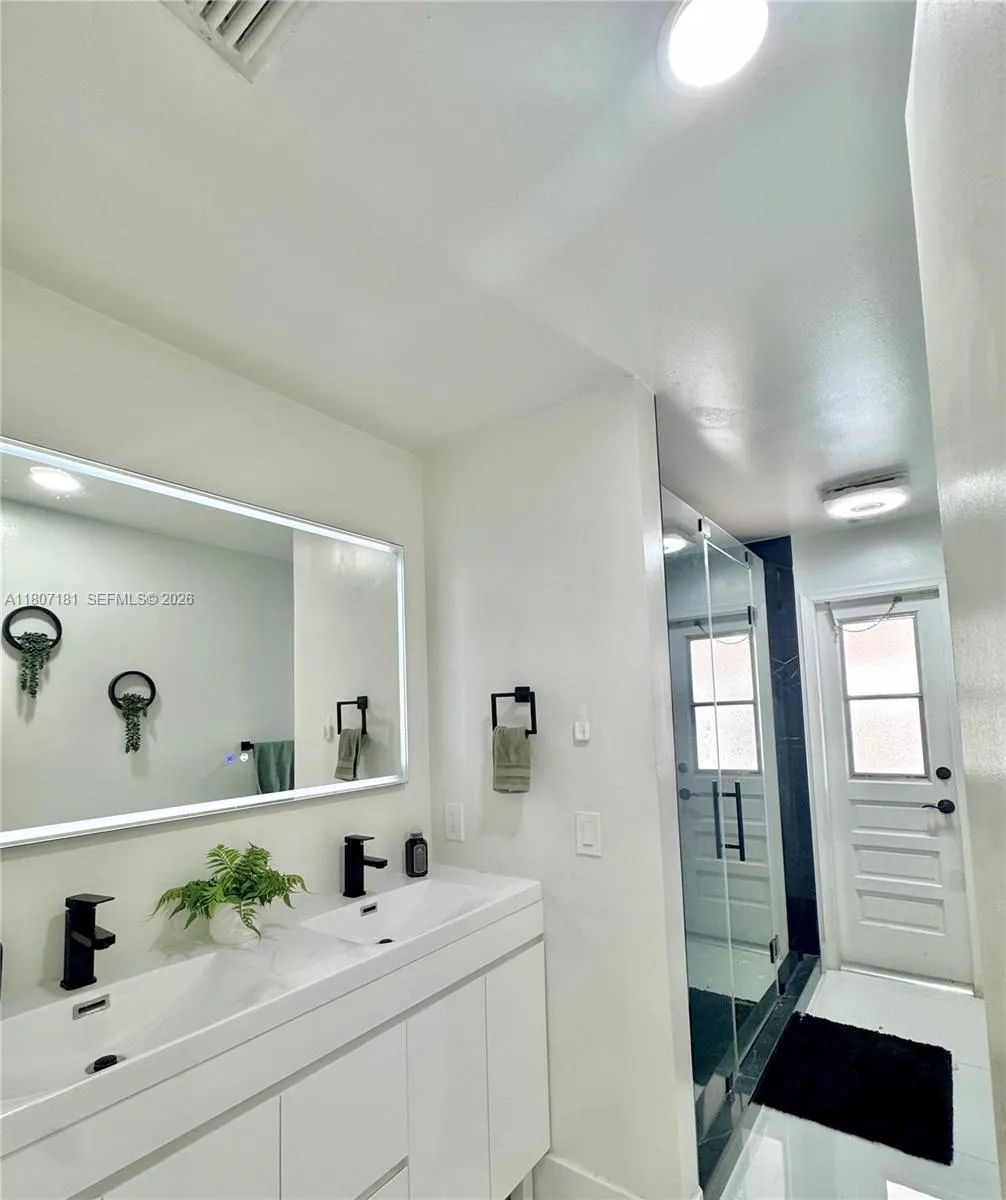 15421 Sw 158th St, Miami, Florida 33187, Miami, Florida 33187, 5 Bedrooms Bedrooms, ,2 BathroomsBathrooms,Residential,For Sale,15421 Sw 158th St, Miami, Florida 33187,A11807181