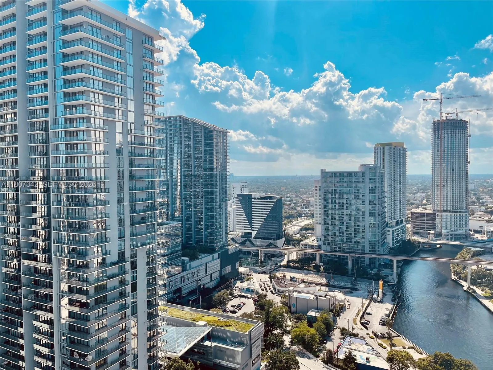 41 Se 5th St 2008, Miami, Florida 33131, Miami, Florida 33131, 2 Bedrooms Bedrooms, 1 Room Rooms,2 BathroomsBathrooms,Residential,For Sale,41 Se 5th St 2008, Miami, Florida 33131,A11807342
