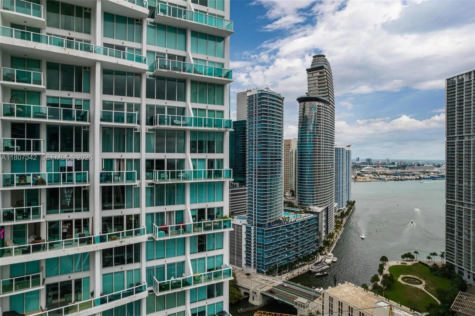 41 Se 5th St 2008, Miami, Florida 33131, Miami, Florida 33131, 2 Bedrooms Bedrooms, 1 Room Rooms,2 BathroomsBathrooms,Residential,For Sale,41 Se 5th St 2008, Miami, Florida 33131,A11807342