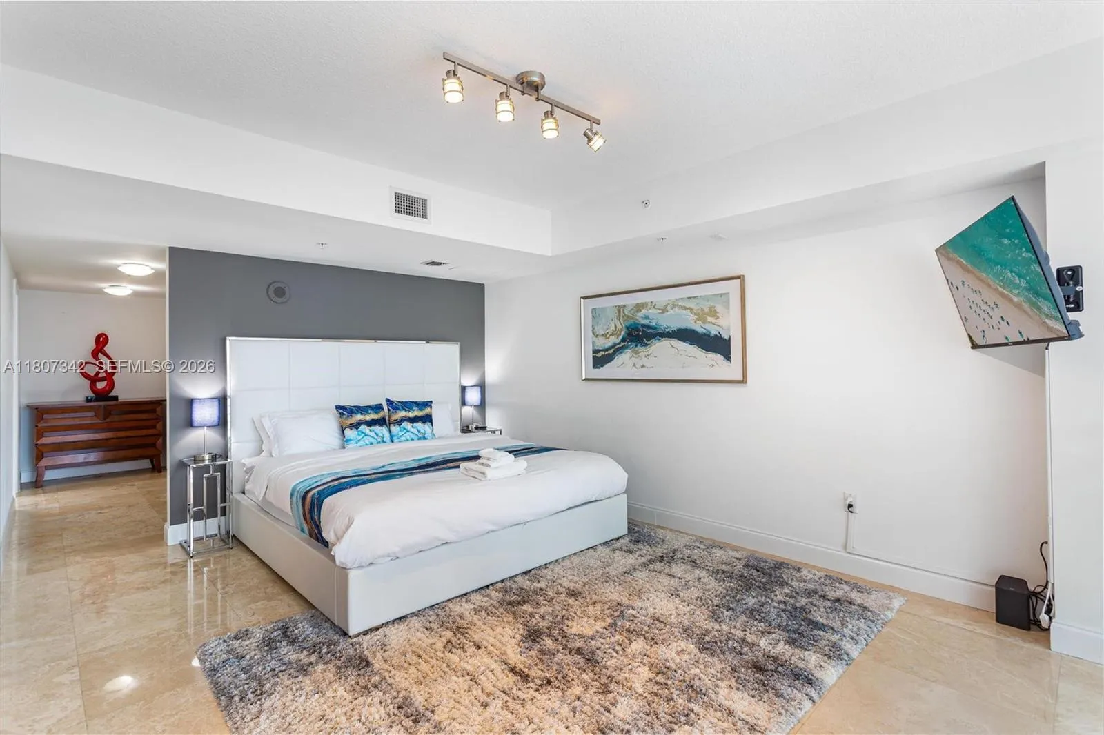 41 Se 5th St 2008, Miami, Florida 33131, Miami, Florida 33131, 2 Bedrooms Bedrooms, 1 Room Rooms,2 BathroomsBathrooms,Residential,For Sale,41 Se 5th St 2008, Miami, Florida 33131,A11807342
